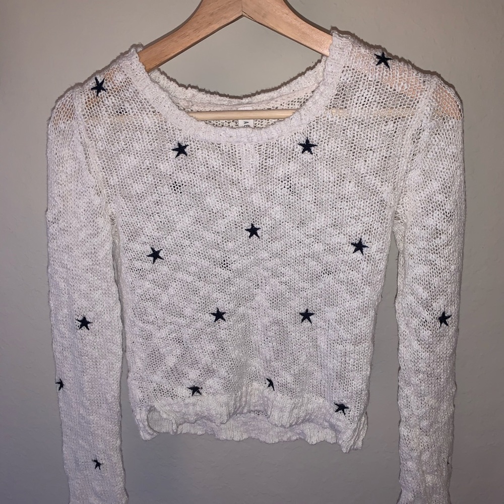 White sweater with navy blue stars